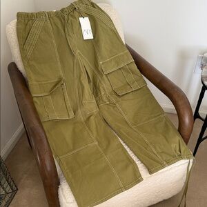 Zara Women’s Khaki Cargo Pants
